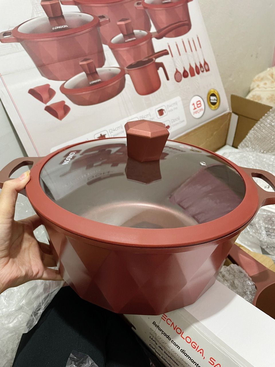 Caçarola grande cerâmica vermelha com tampa de vidro