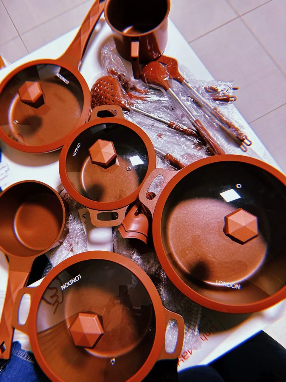 Conjunto de panelas vermelhas 18 peças recebido pela cliente